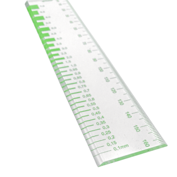 Risslineal aus Acryl mit grüner Schrift